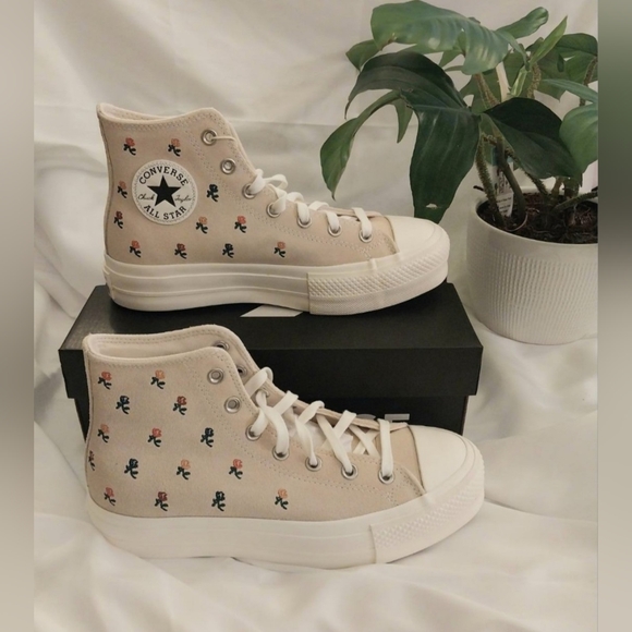 chuck taylor all star embroidered roses